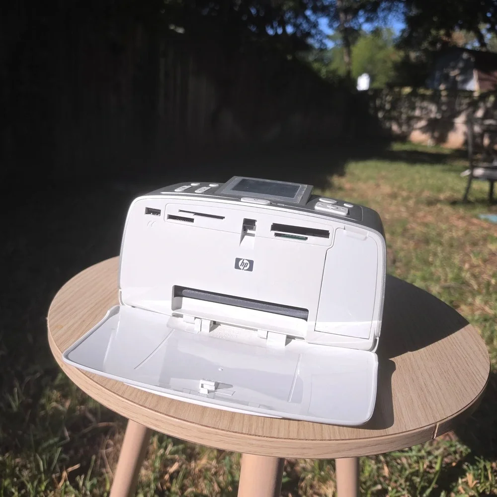 HP Photosmart 375 Compact Photo Printer White Silver Q3419A Portable 4x6 Prints